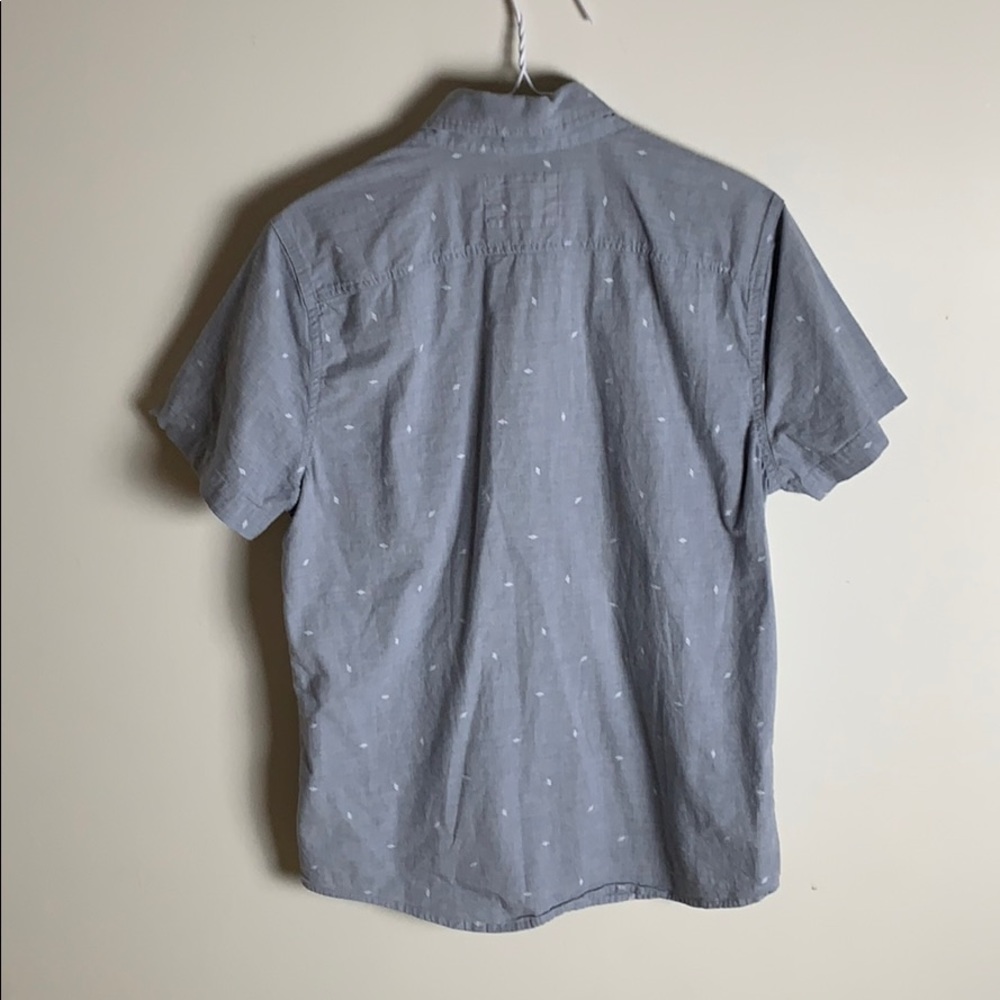 Button down - Picture 3 of 3